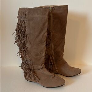 FINAL! NWT! Brown Heeled Fringe Knee-High Boots